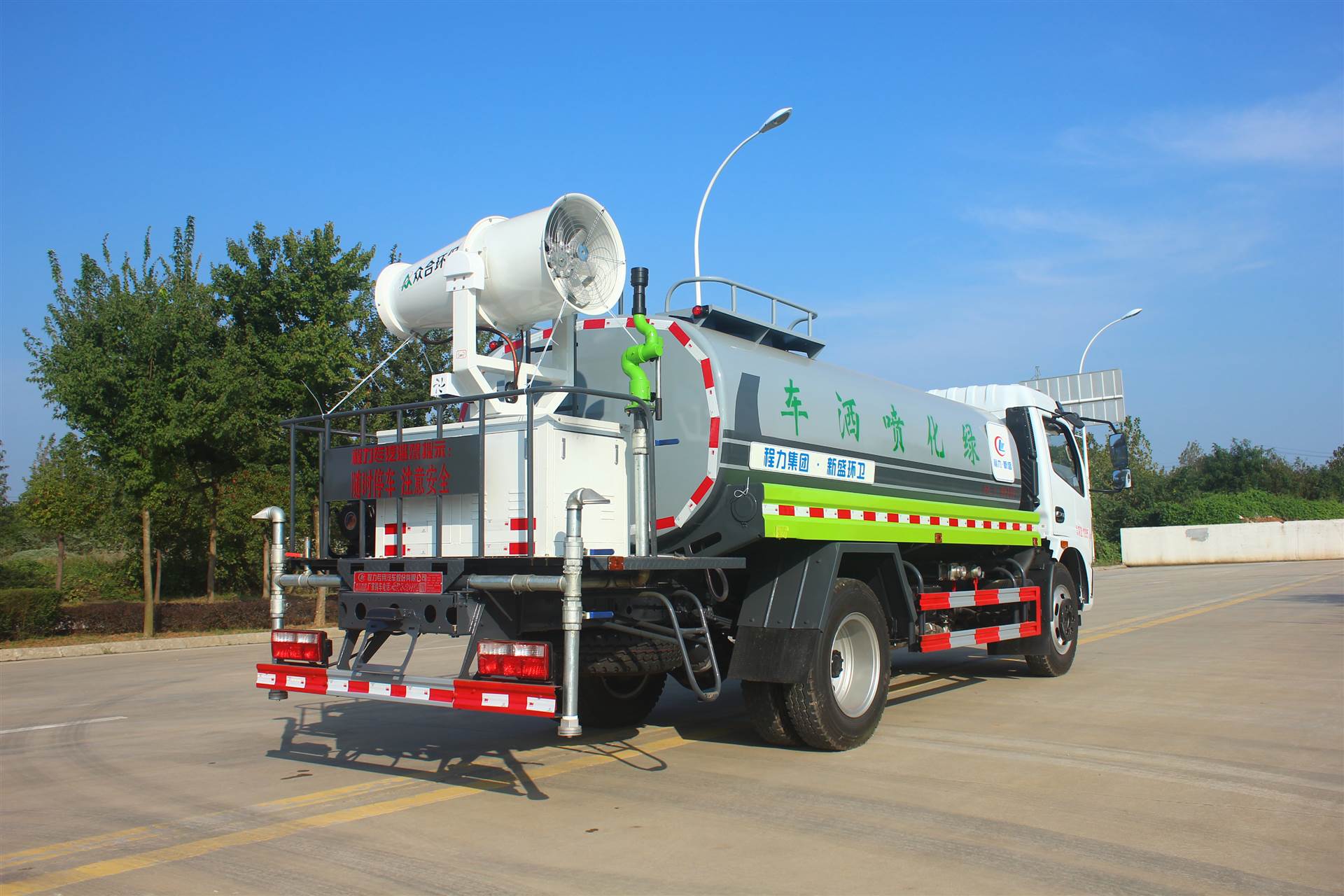 國六8噸灑水車 東風灑水車與環衛消防車的卓越制造商——程力集團